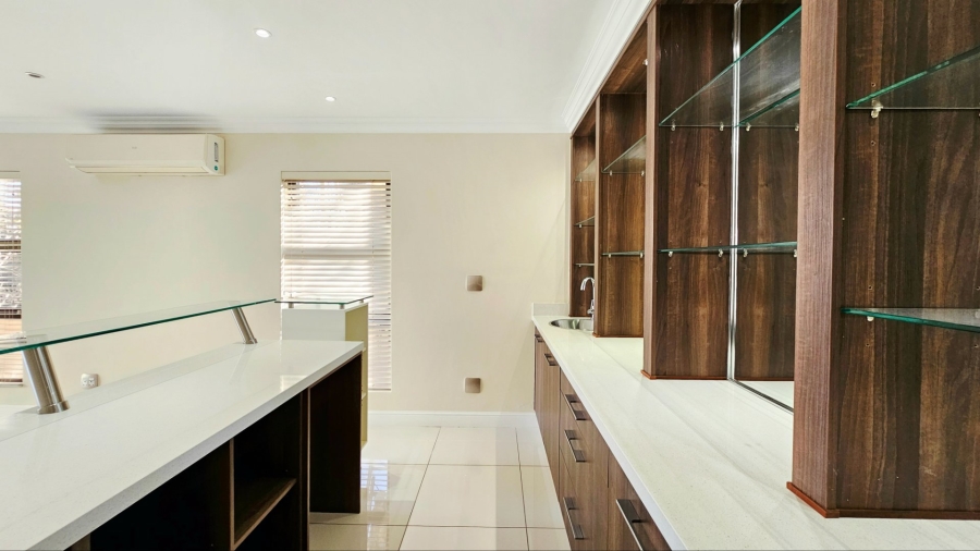 5 Bedroom Property for Sale in Kiepersol Free State